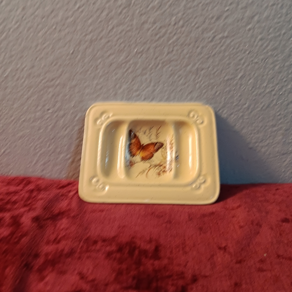 Vintage Treasure Craft Soap Dish